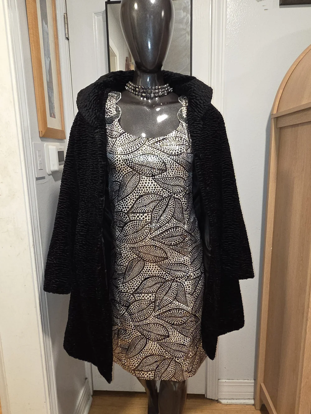 Tory Burch Gorgeous Black and Cream Sleeveless Leaf-Print Shift Silk Dress Sz 2